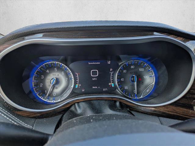 Used 2024 Chrysler Pacifica Limited FWD image 11