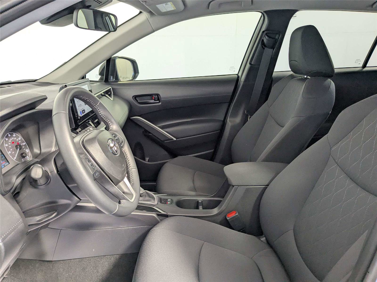 Certified 2025 Toyota Corolla Cross LE image 10