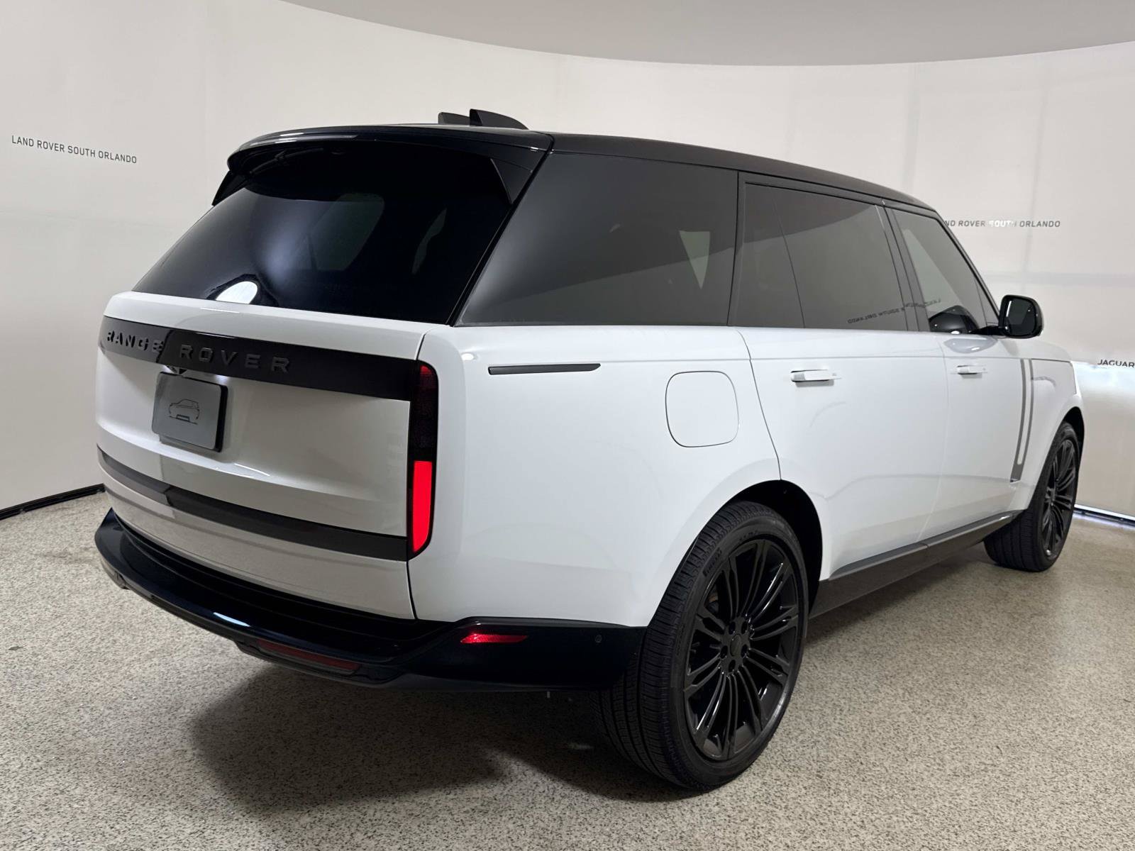 New 2026 Land Rover Range Rover Long Wheelbase SE AWD/4WD image 5