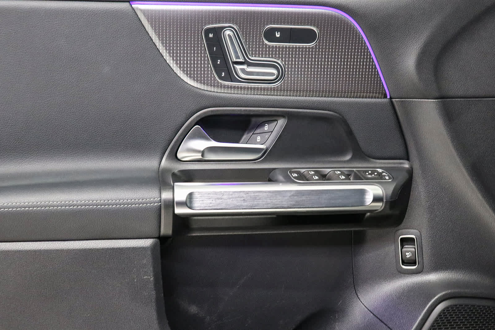 Certified 2023 Mercedes-Benz EQB 300 4MATIC image 25