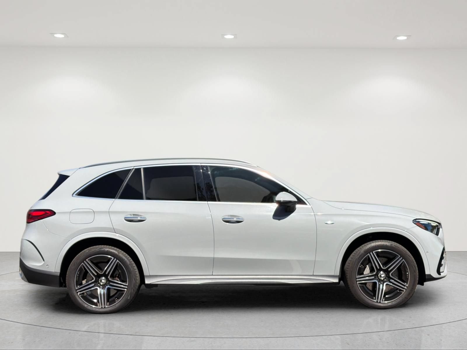 Used 2025 Mercedes-Benz GLC 350e 4MATIC image 6