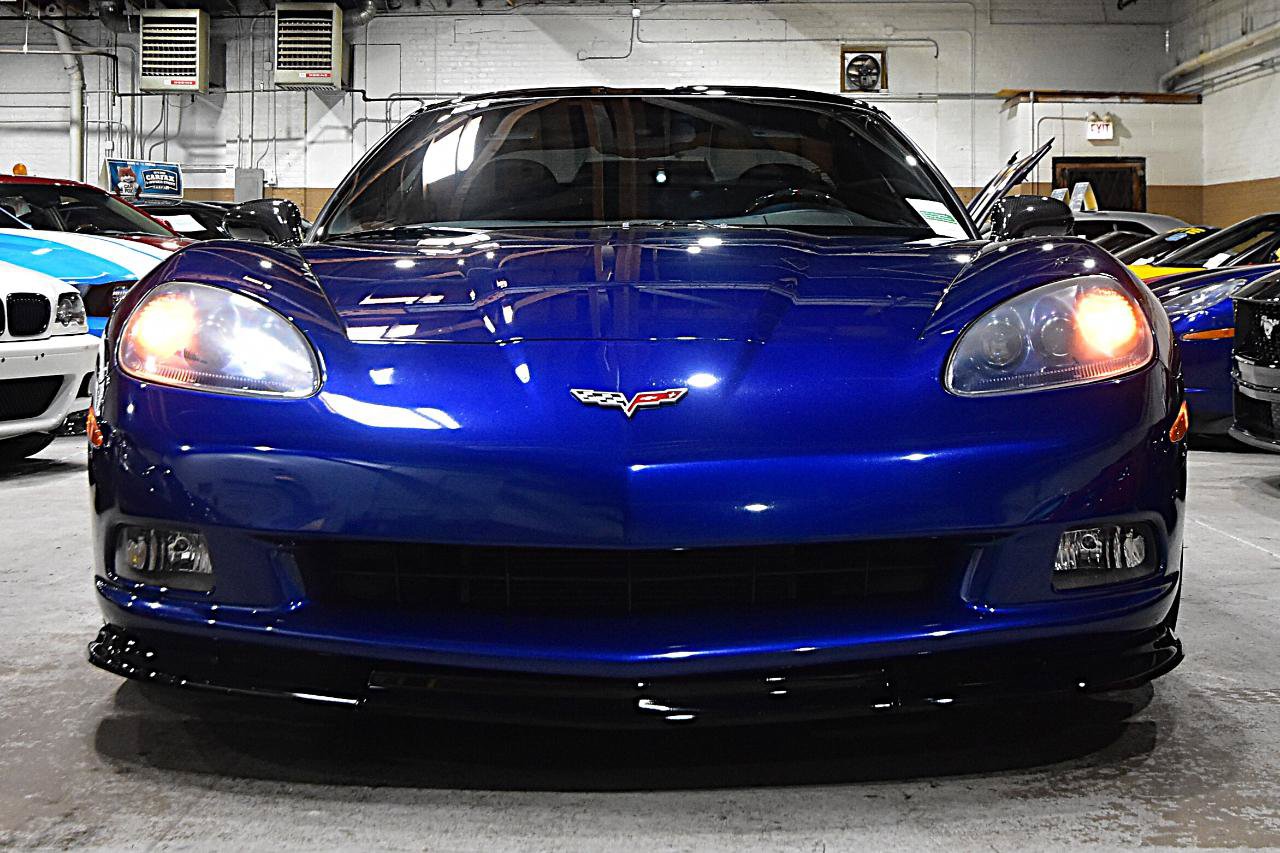 Used 2007 Chevrolet Corvette Coupe w/ Performance Package RWD image 3