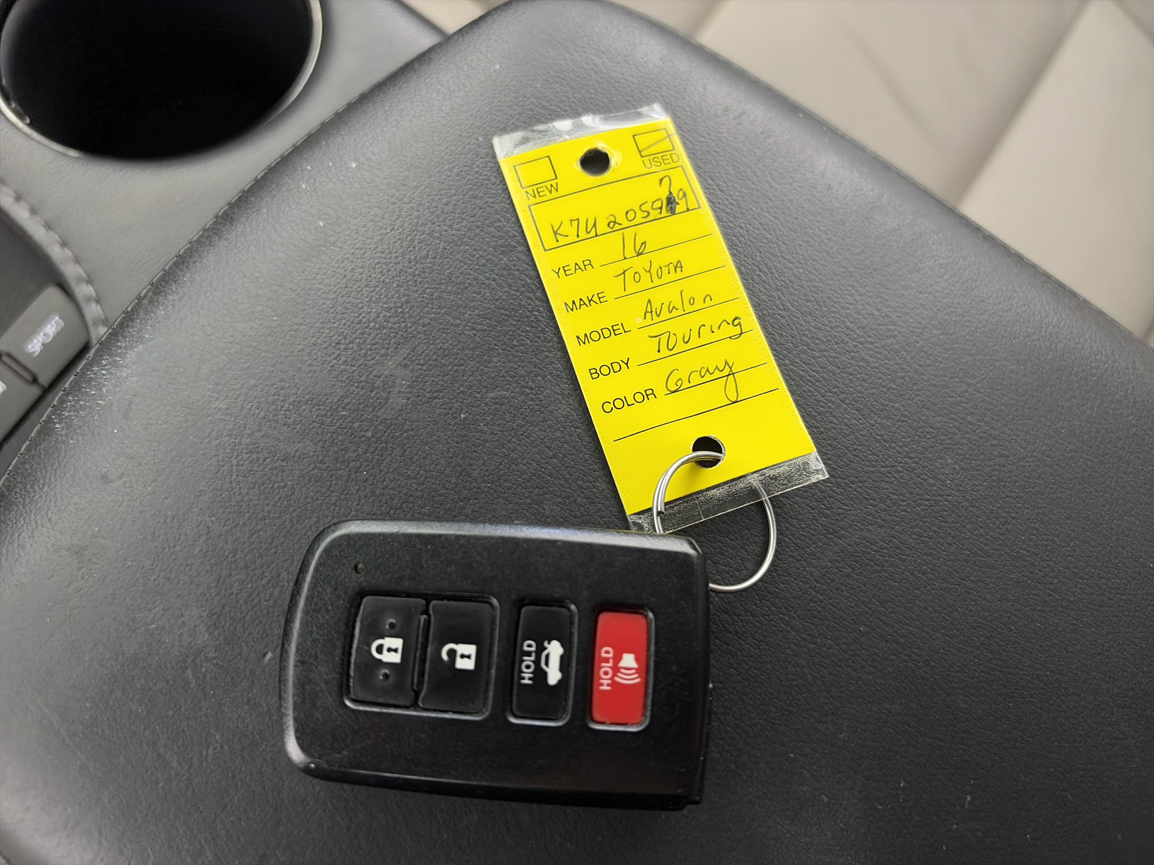 Used 2016 Toyota Avalon Touring FWD image 31