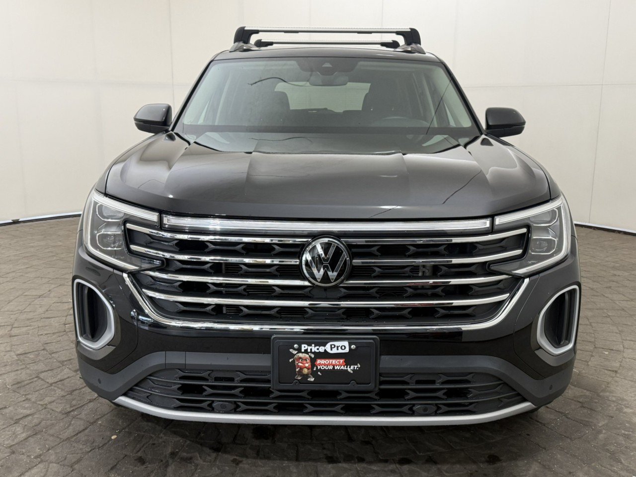 Used 2024 Volkswagen Atlas SE AWD/4WD image 2