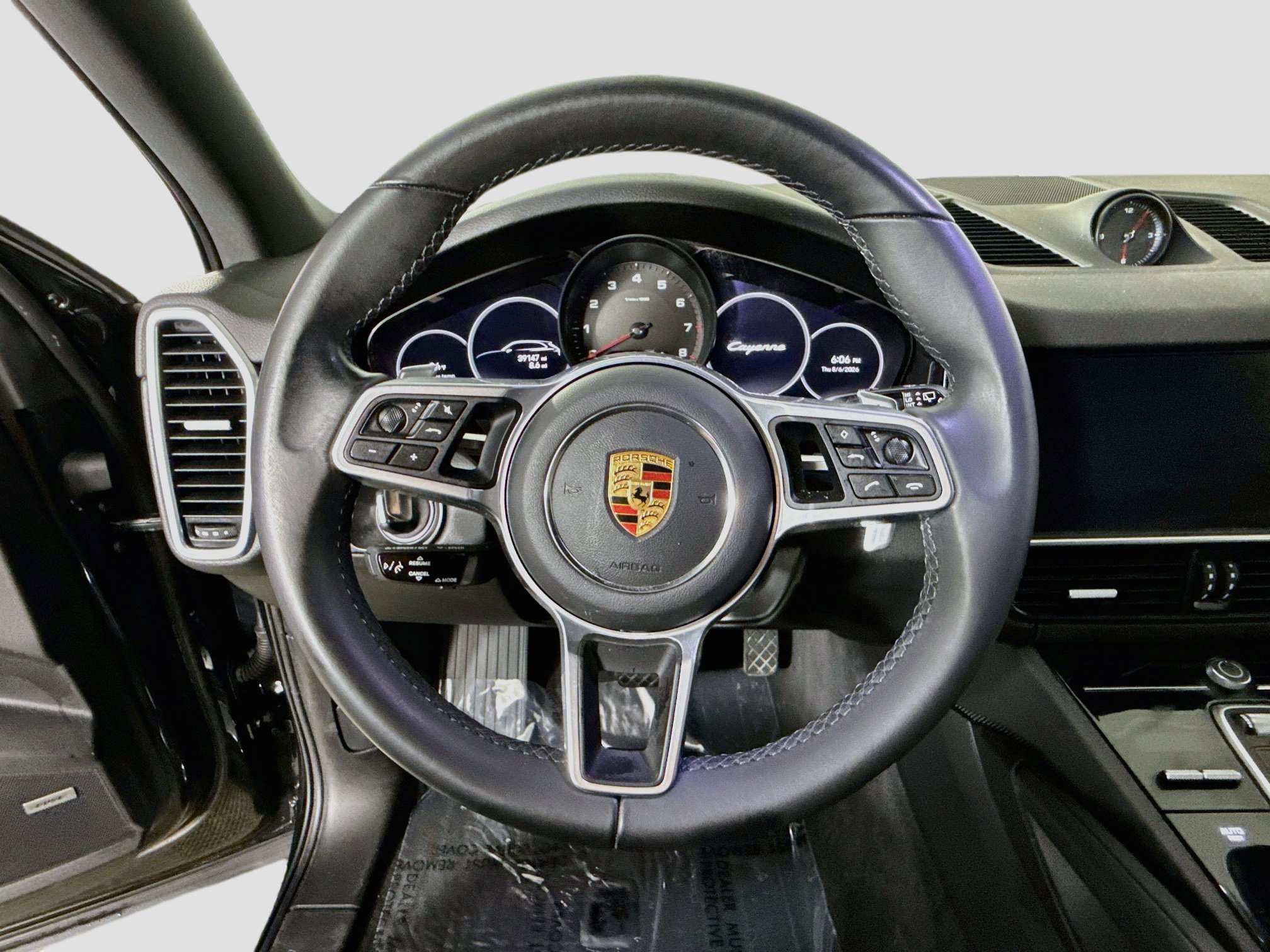 Used 2023 Porsche Cayenne Platinum Edition AWD/4WD image 13