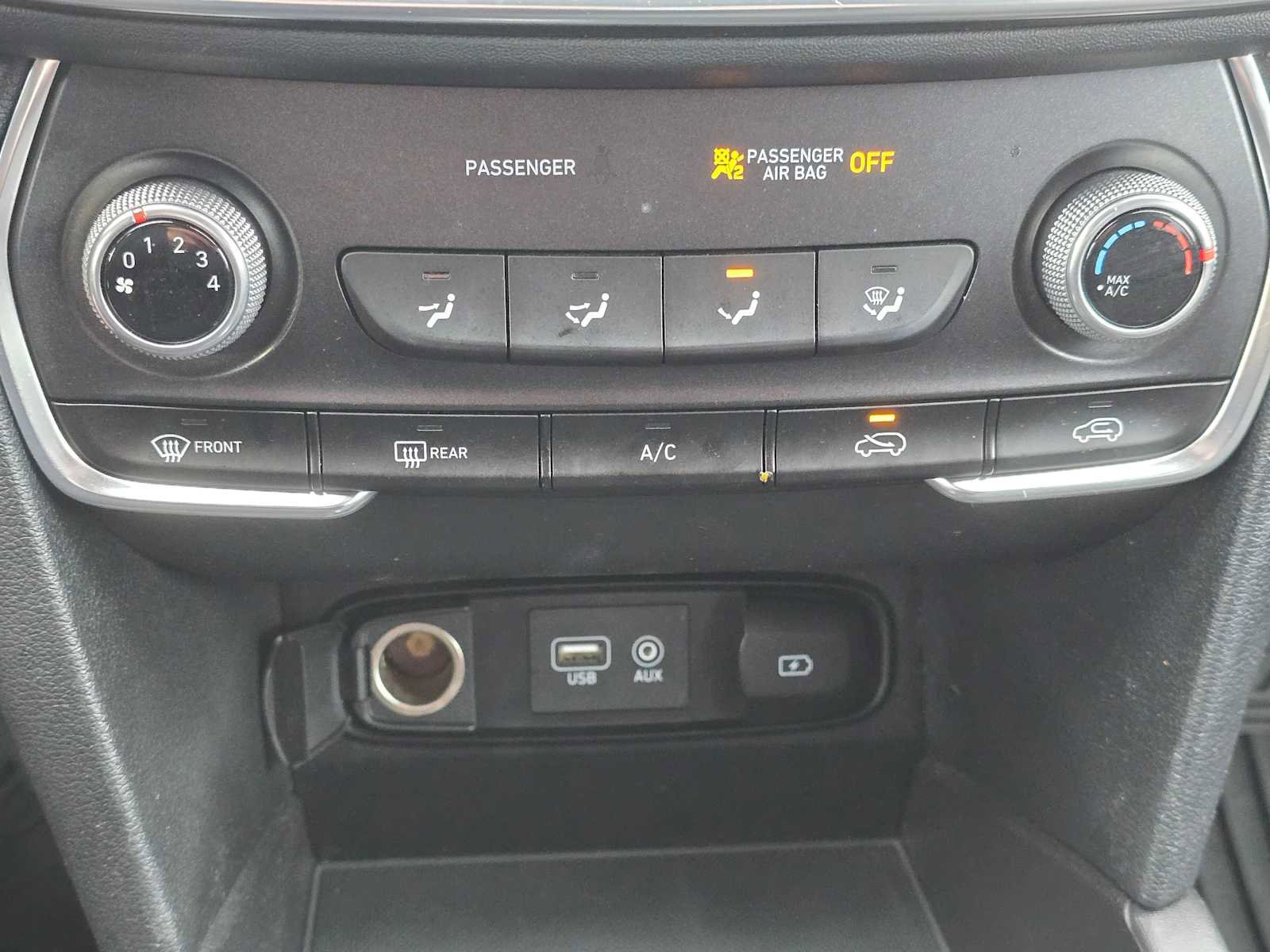 Used 2019 Hyundai Santa Fe SE image 32