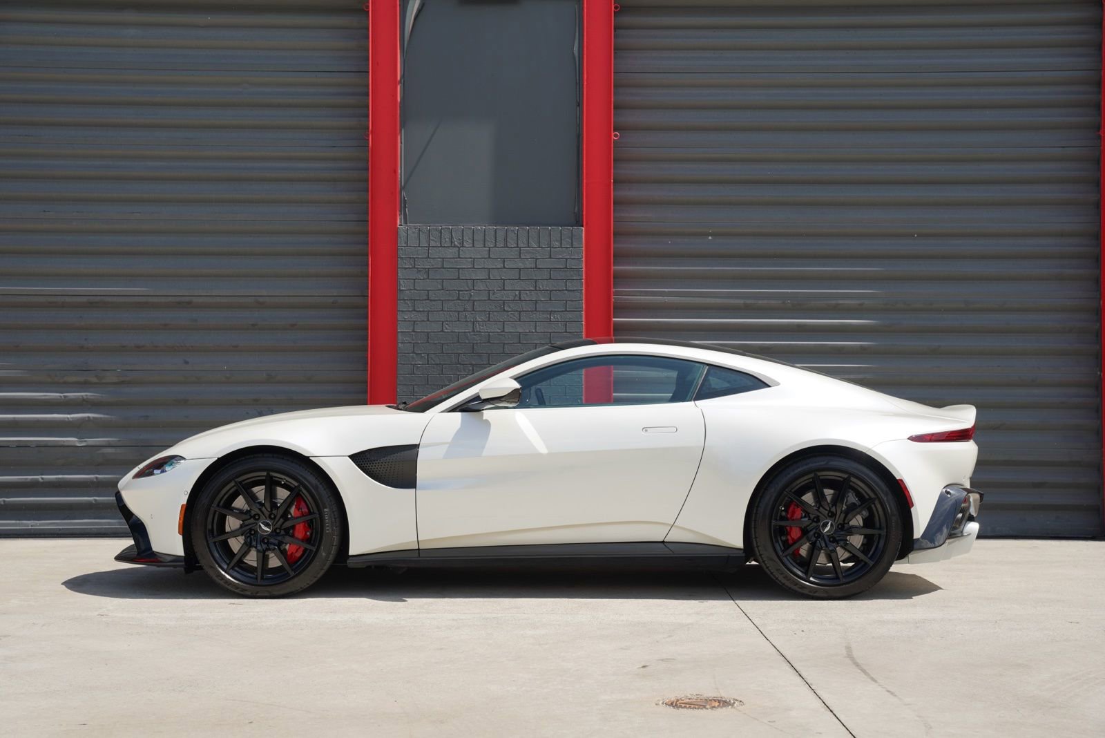 Used 2019 Aston Martin V8 Vantage Coupe image 12