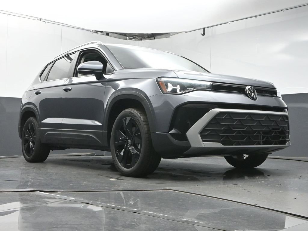 New 2025 Volkswagen Taos SE image 34