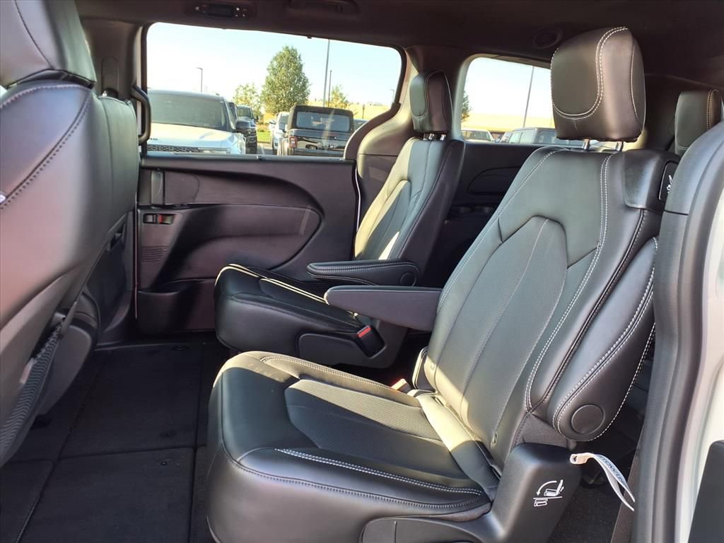 New 2026 Chrysler Voyager LX image 10