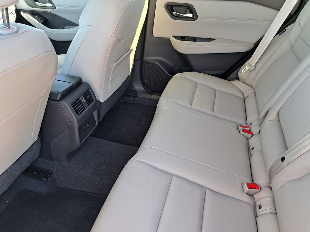 Used 2023 Nissan Rogue SV w/ SV Premium Package image 21