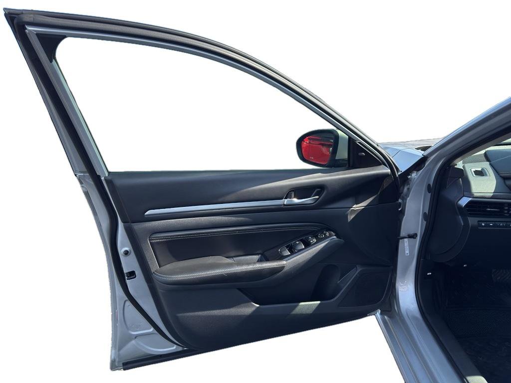 Used 2023 Nissan Altima 2.5 SV w/ SV Premium Package AWD/4WD image 13