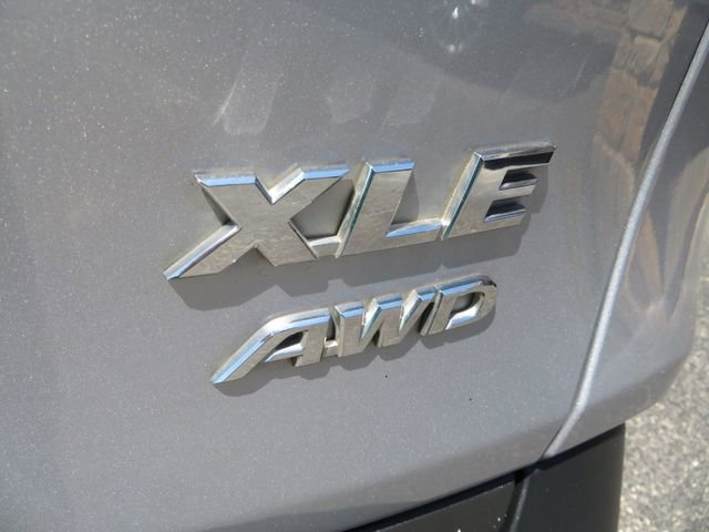 Used 2021 Toyota RAV4 XLE Premium image 19