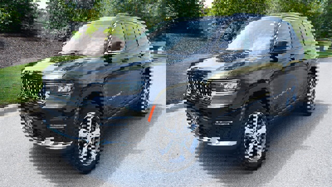 Used 2022 Jeep Grand Cherokee L Limited w/ Luxury Tech Group II image 1