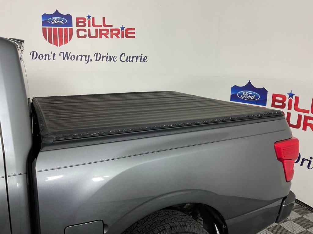 Used 2017 Nissan Titan SV AWD/4WD image 11