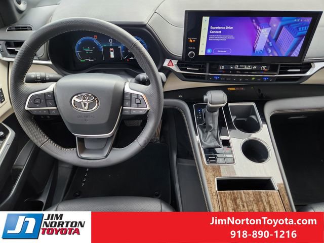 Used 2025 Toyota Sienna Limited image 30