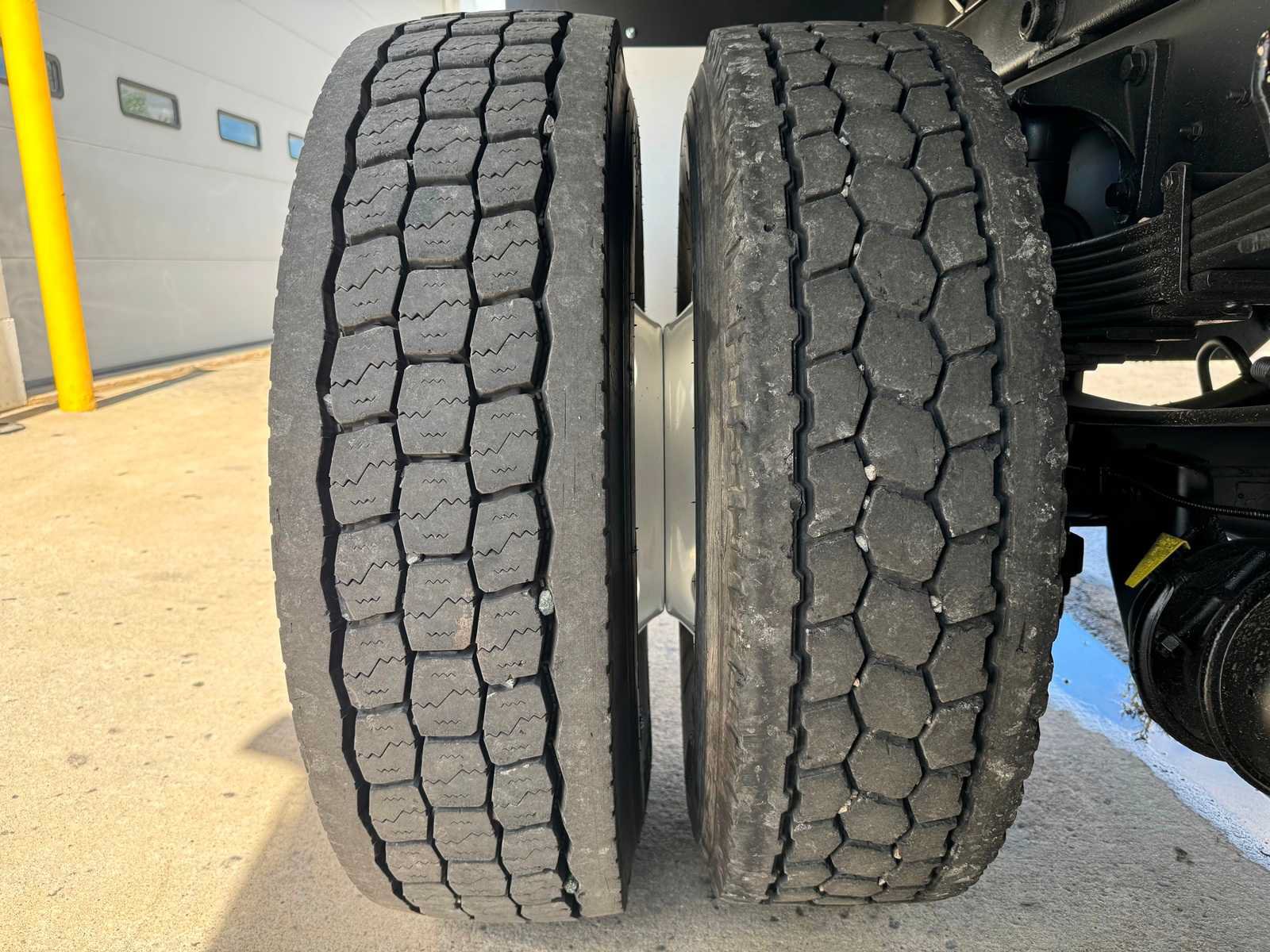 Used 2015 Ford F750 2WD Regular Cab Super Duty image 15