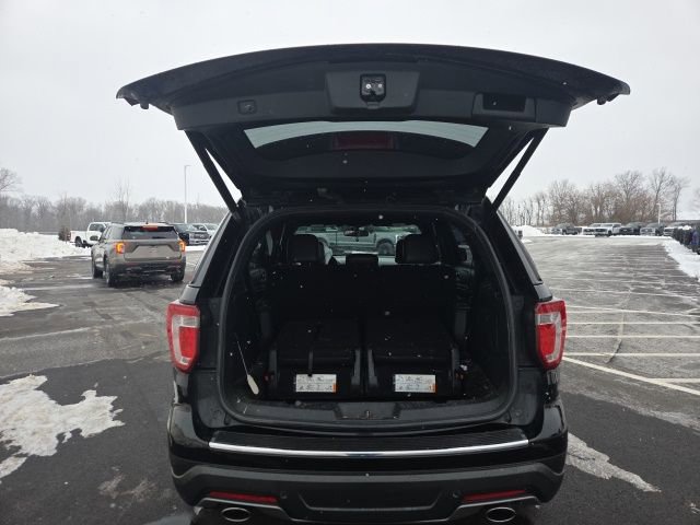 Used 2018 Ford Explorer XLT w/ Equipment Group 202A image 9