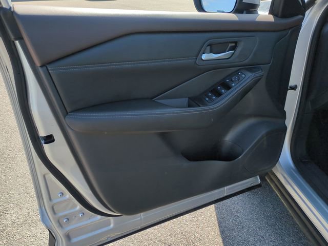 Used 2023 Nissan Rogue SV w/ SV Premium Package FWD image 12