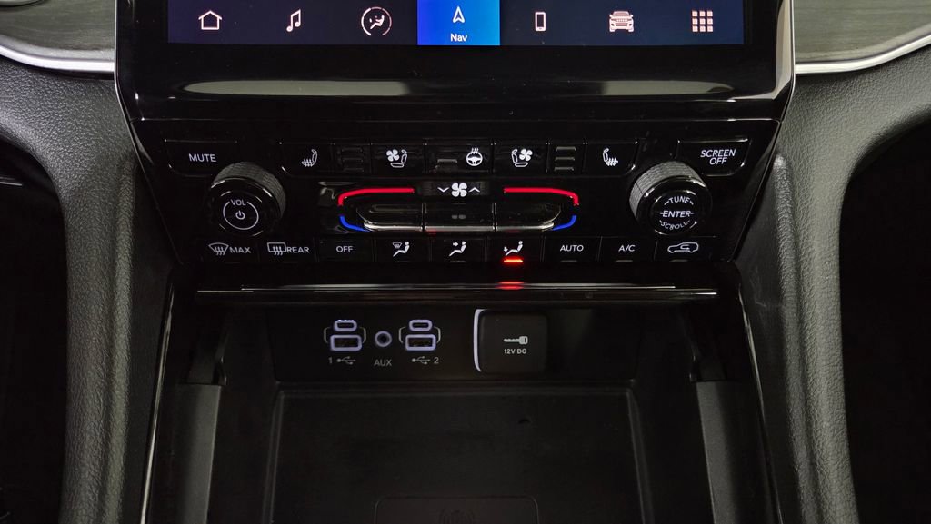 Used 2023 Jeep Grand Cherokee Limited w/ Luxury Tech Group II image 26