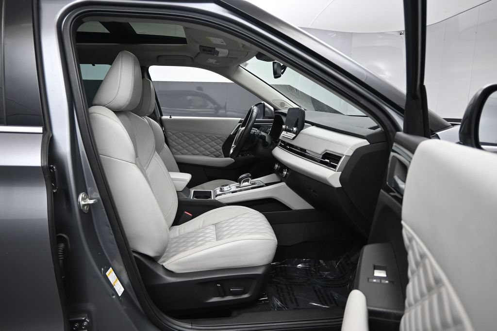 Used 2023 Mitsubishi Outlander SEL AWD/4WD image 29