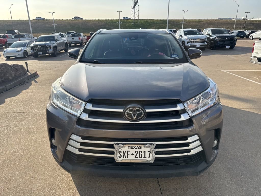 Used 2019 Toyota Highlander XLE image 2