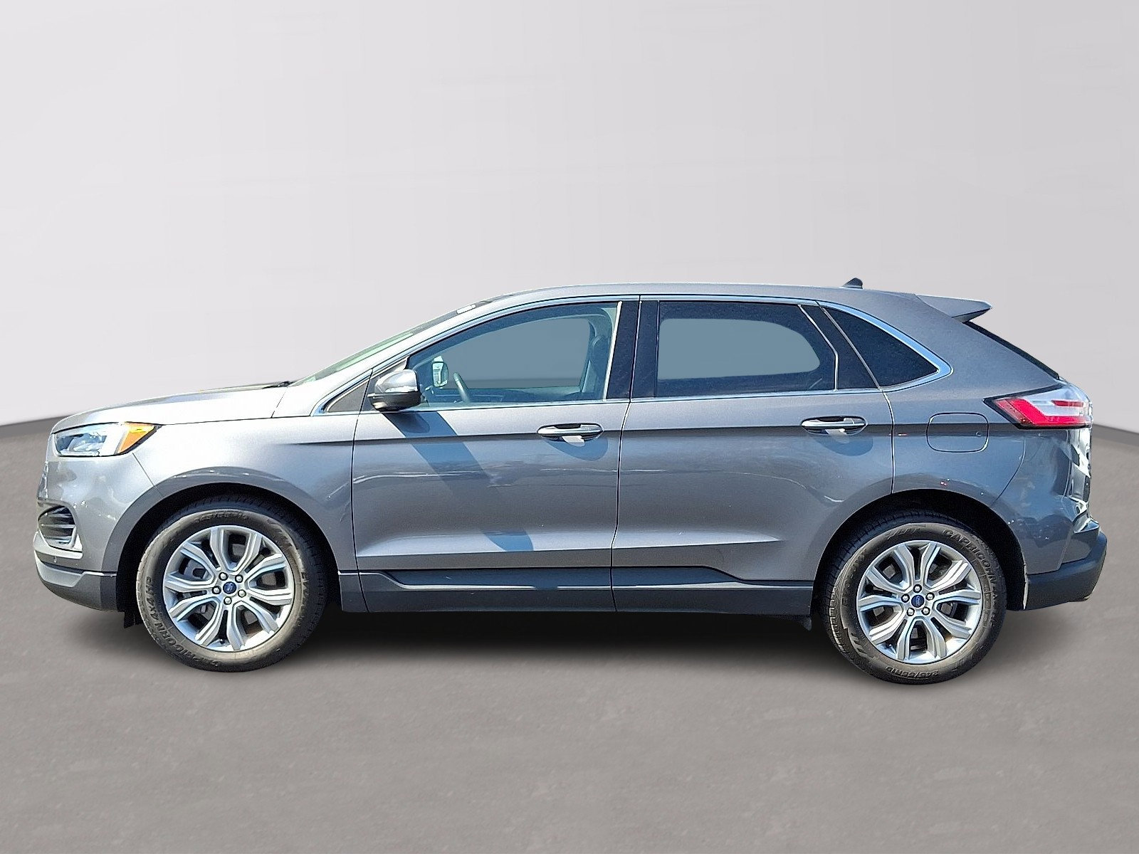 Used 2022 Ford Edge Titanium w/ Equipment Group 301A image 7