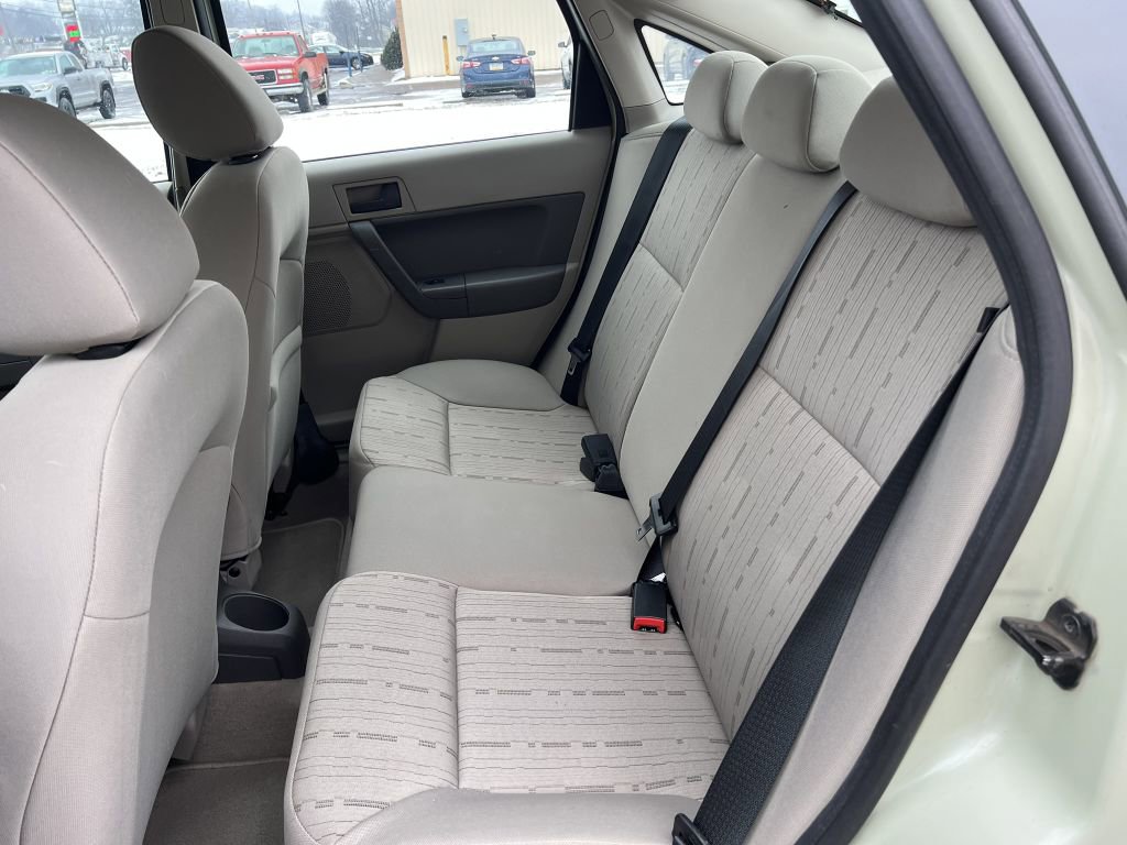 Used 2011 Ford Focus SE image 10