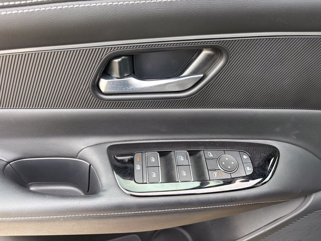 Used 2025 Nissan Murano SV AWD/4WD image 14