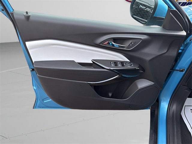 Used 2025 Chevrolet Trax LT w/ LT Convenience Package image 6