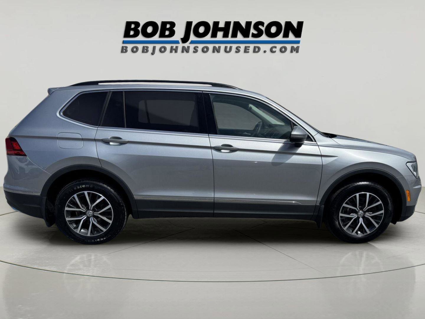 Used 2020 Volkswagen Tiguan SE w/ Panoramic Sunroof Package AWD/4WD image 2