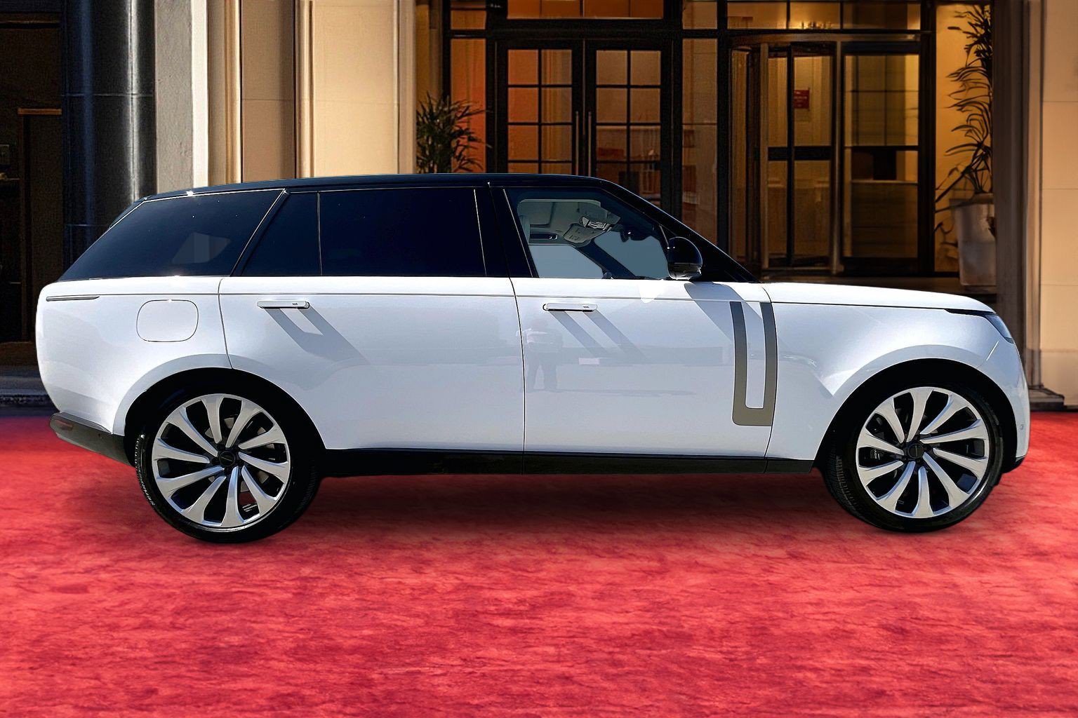 New 2026 Land Rover Range Rover Long Wheelbase SE AWD/4WD image 6