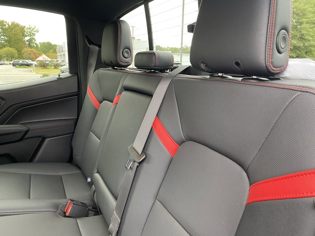 Used 2024 Chevrolet Colorado Z71 w/ Z71 Convenience Package 2 image 27