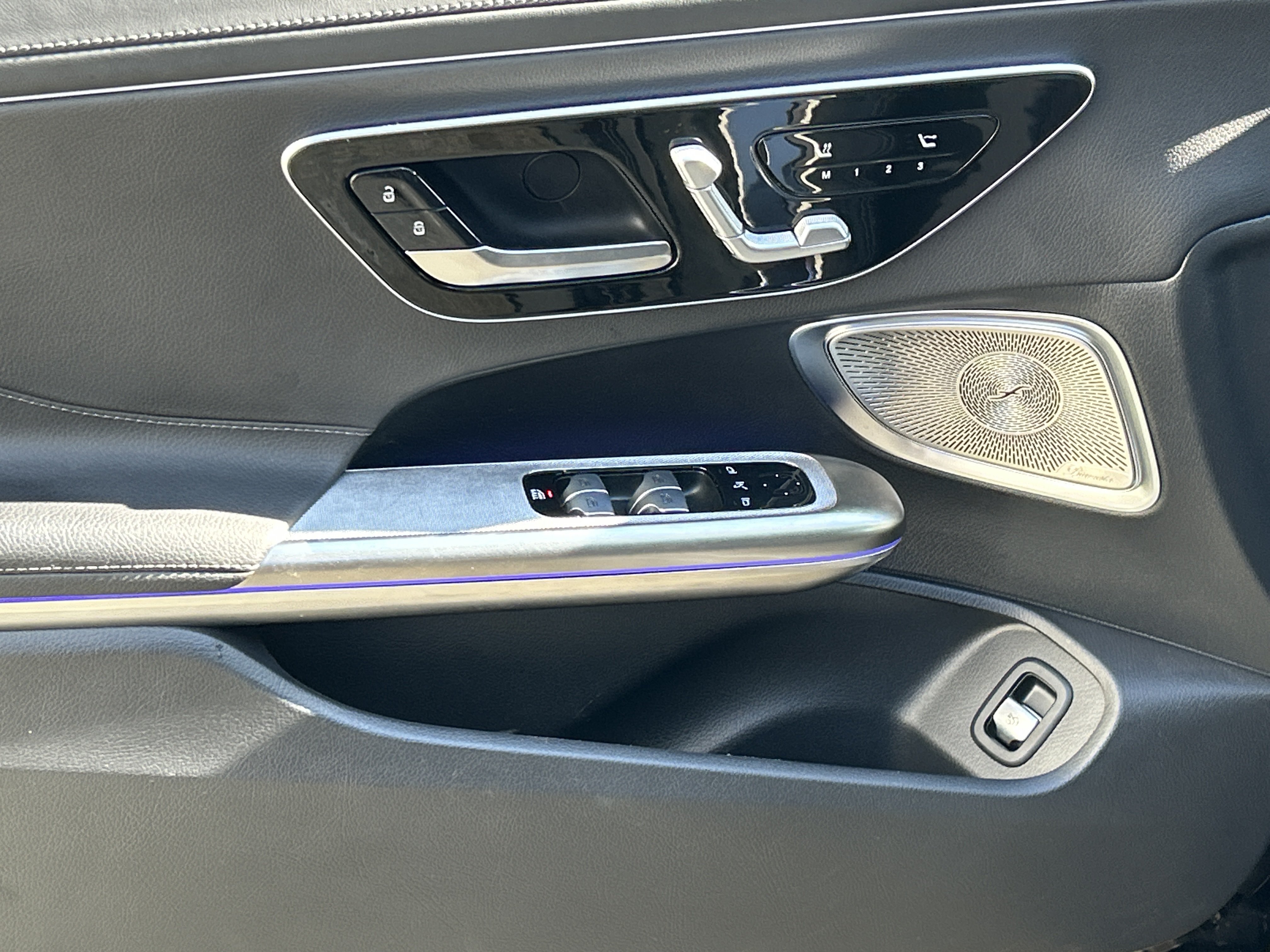 Certified 2025 Mercedes-Benz CLE 300 4MATIC Cabriolet image 30
