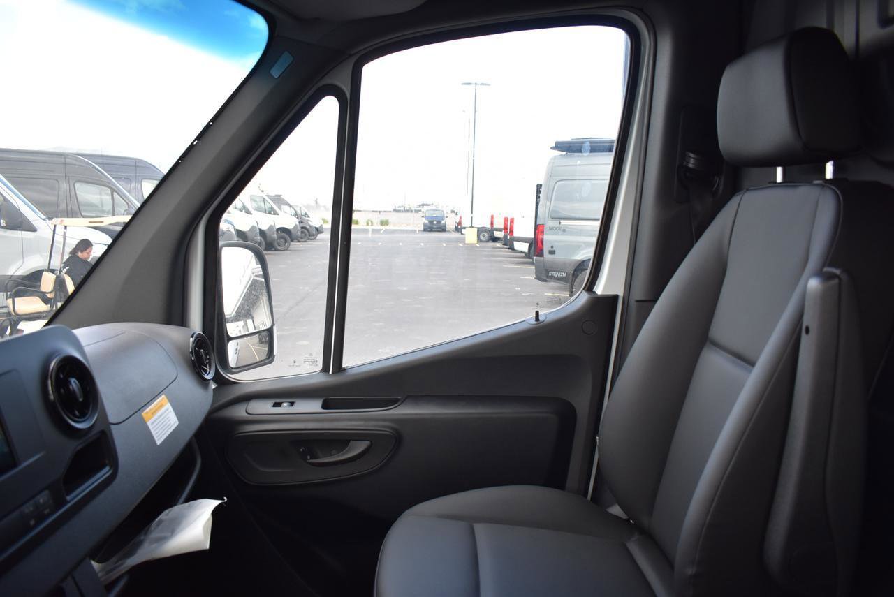 Used 2024 Mercedes-Benz Sprinter 2500 image 12