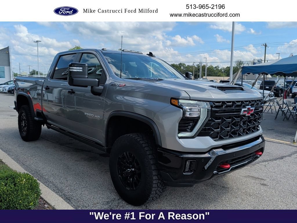 Used 2025 Chevrolet Silverado 2500 ZR2 w/ Technology Package AWD/4WD image 3