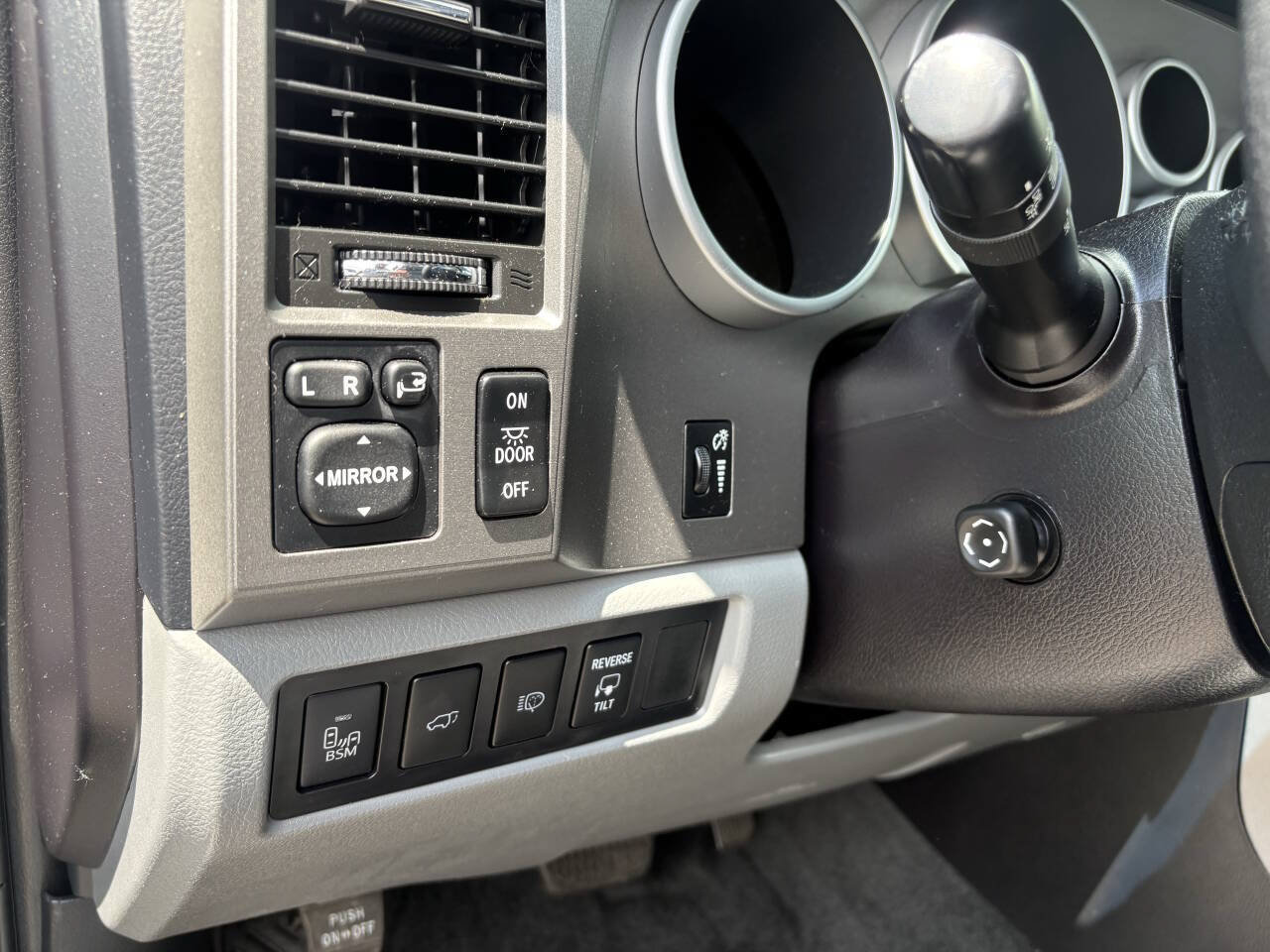 Used 2016 Toyota Sequoia Limited w/ Safety & Convenience Package AWD/4WD image 15