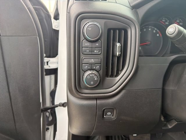 Used 2023 Chevrolet Silverado 1500 Custom AWD/4WD image 25