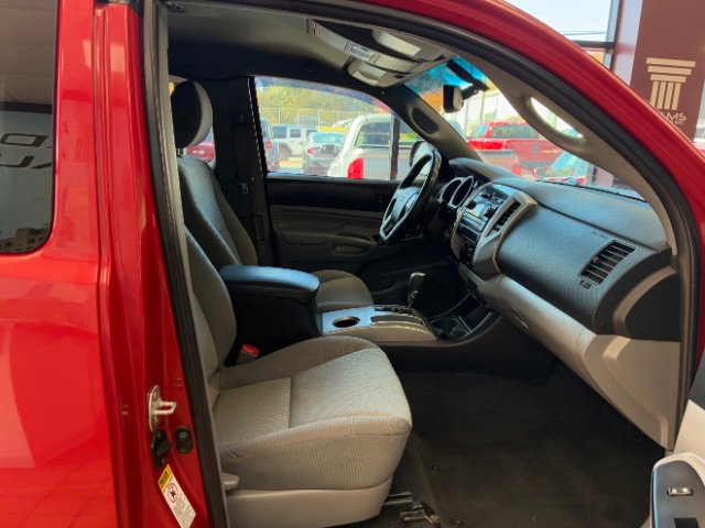 Used 2012 Toyota Tacoma 4x4 Access Cab w/ SR5 Pkg image 28