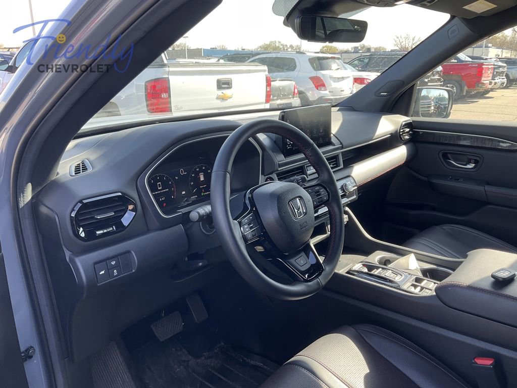Used 2025 Honda Pilot Black Edition image 32