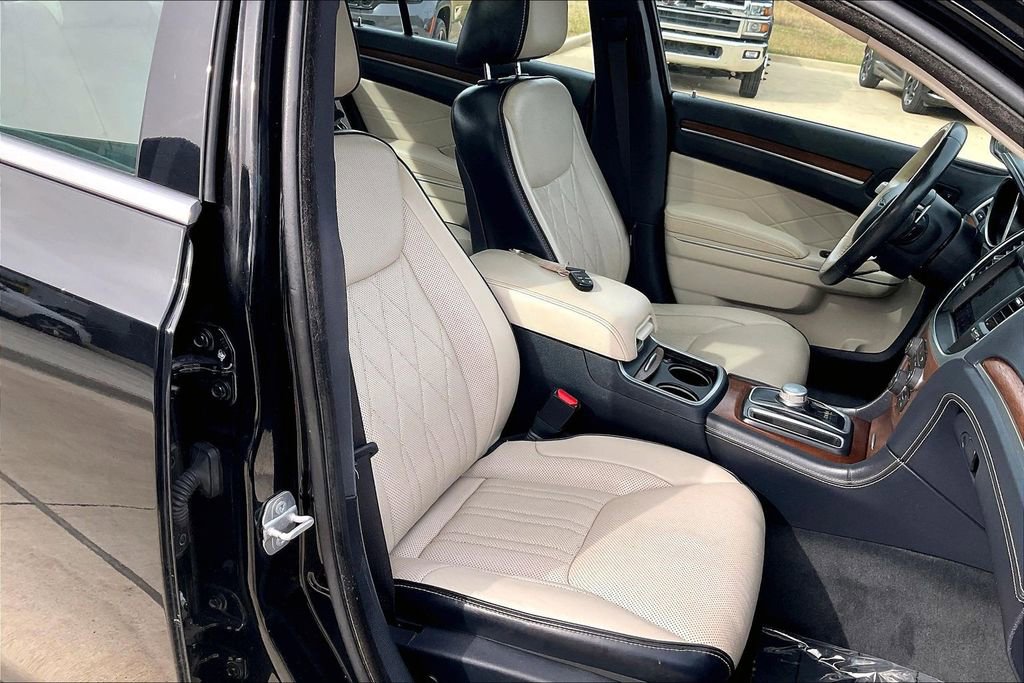 Used 2019 Chrysler 300 C w/ Safetytec Plus Group image 7