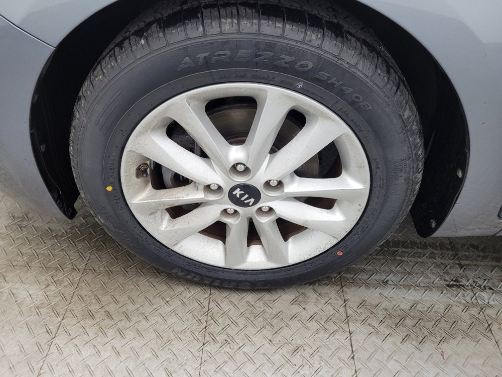 Used 2017 Kia Forte S image 31