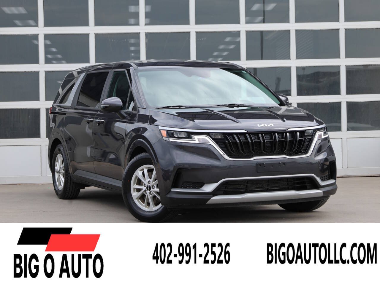 Used 2024 Kia Carnival LX FWD image 1