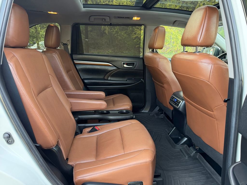 Used 2019 Toyota Highlander Limited Platinum AWD/4WD image 34