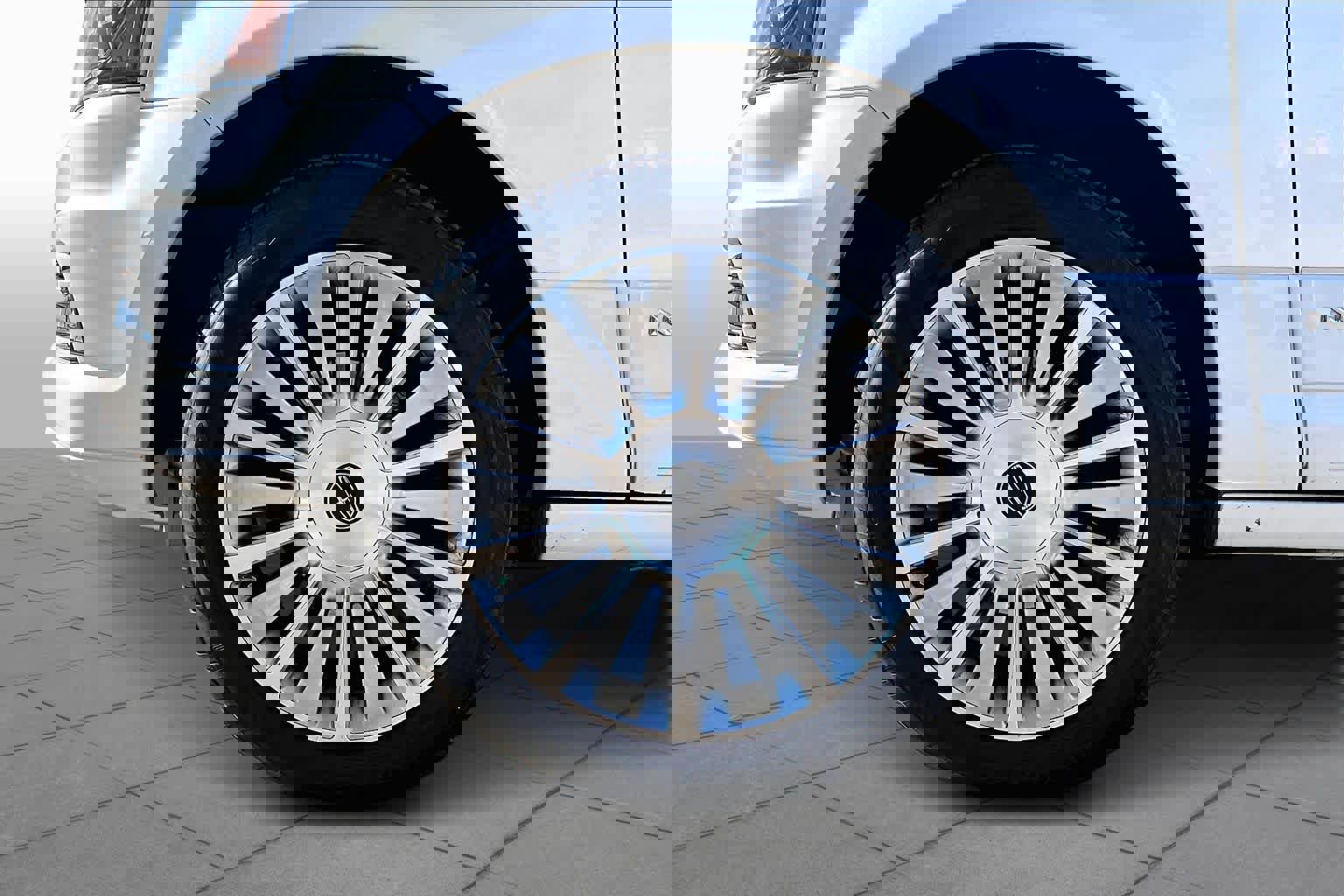 Used 2017 Lincoln Navigator Select image 10