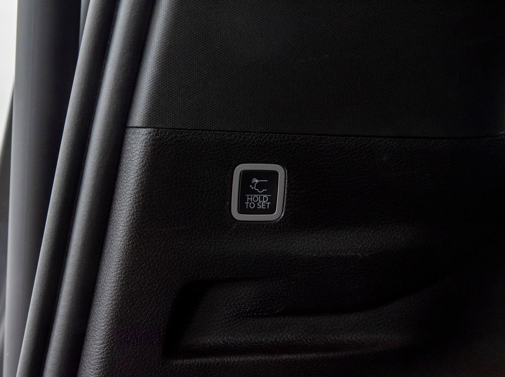 Used 2024 Jeep Wagoneer L Series III w/ Flexible Seating Group image 19