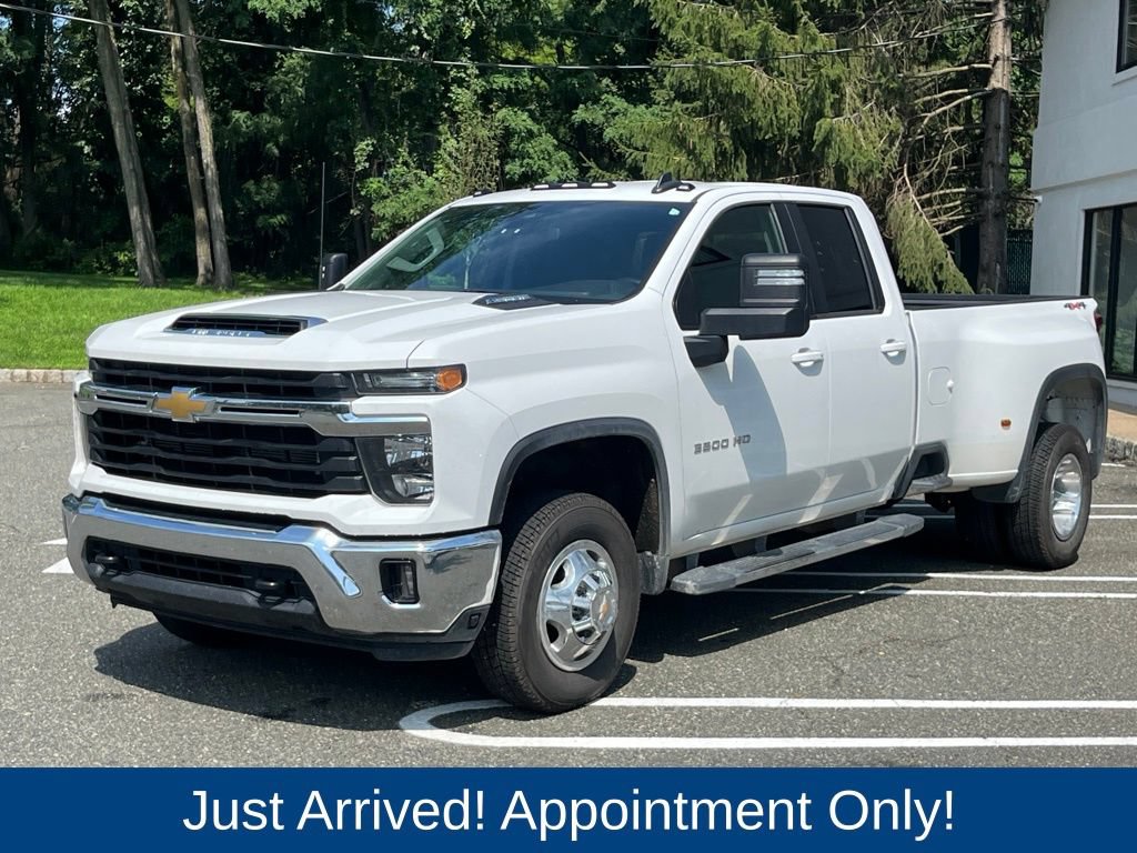 Used 2025 Chevrolet Silverado 3500 LT AWD/4WD image 3