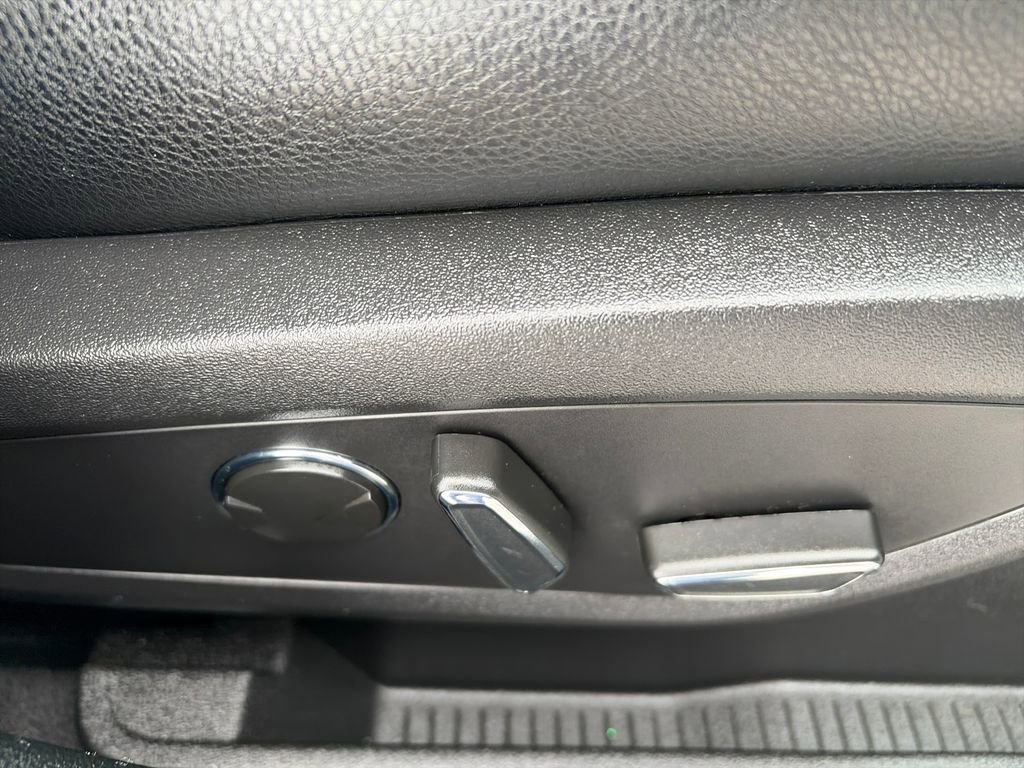 Used 2022 Lincoln Nautilus Standard w/ Premium Package image 14