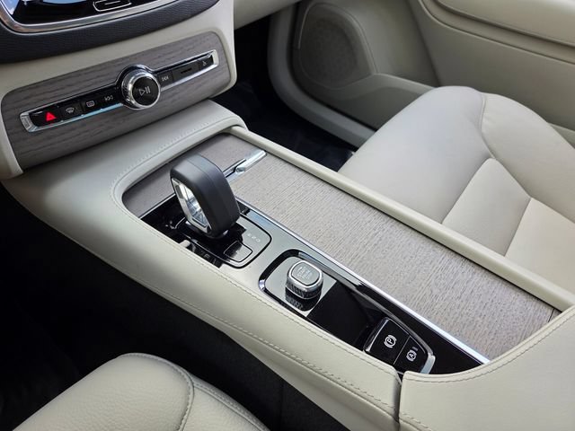 Certified 2025 Volvo XC90 B5 Plus w/ Protection Package Premier AWD/4WD image 34