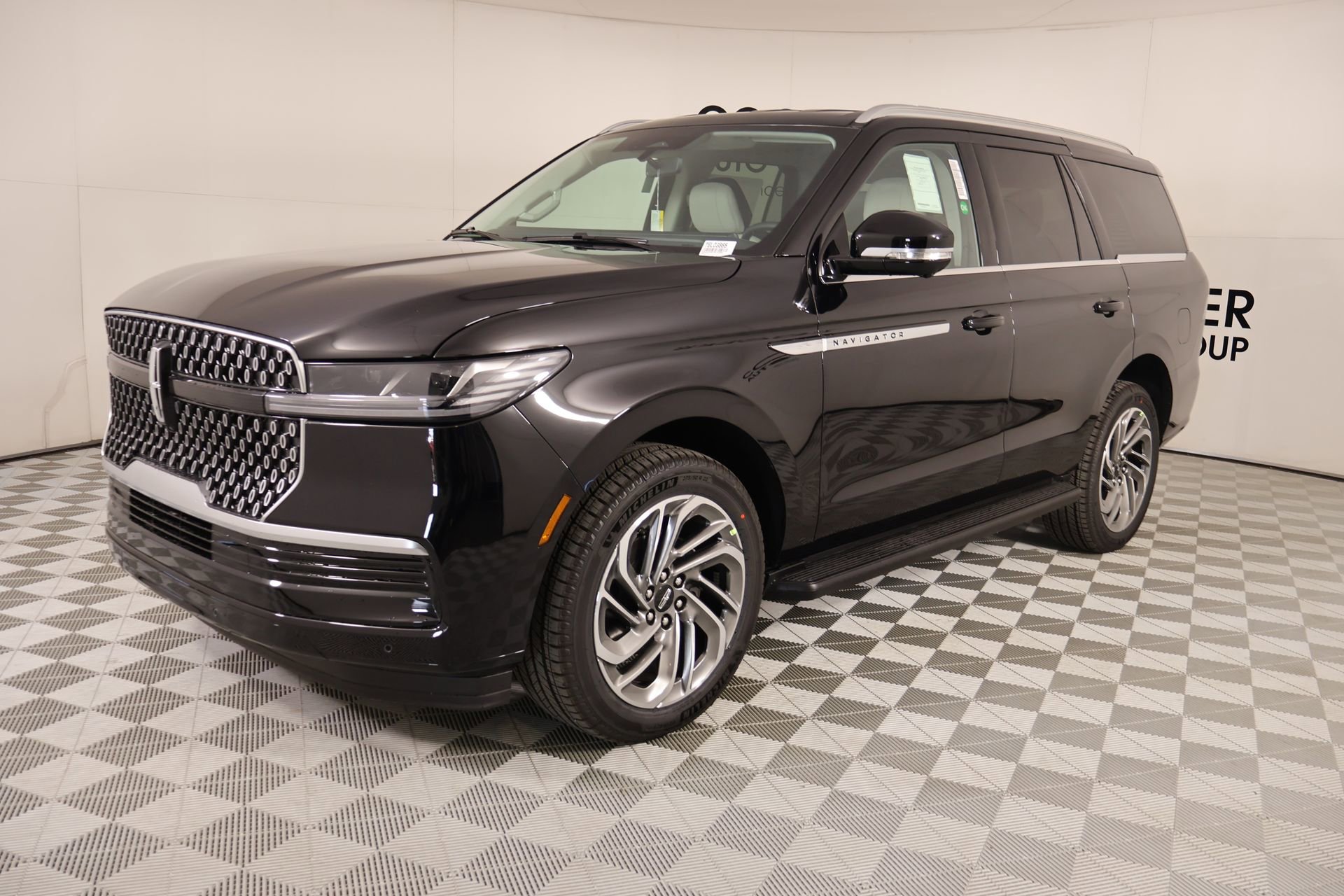 New 2026 Lincoln Navigator Premiere AWD/4WD image 11