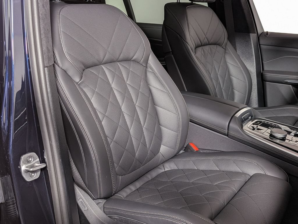 Used 2026 BMW X7 xDrive40i w/ M Sport Package AWD/4WD image 35